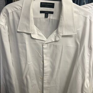 Banana Republic Men’s non-iron standard fit dress shirt XL White